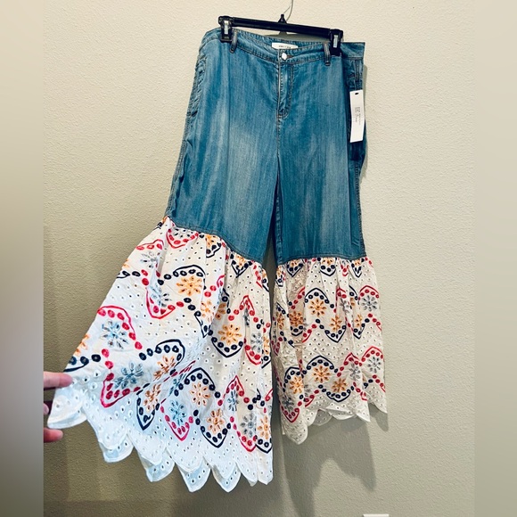 Medium Was Flat Front Hippie Jeans White Eyelet Embroidered Big Bell Bottoms 10 - Picture 1 of 8